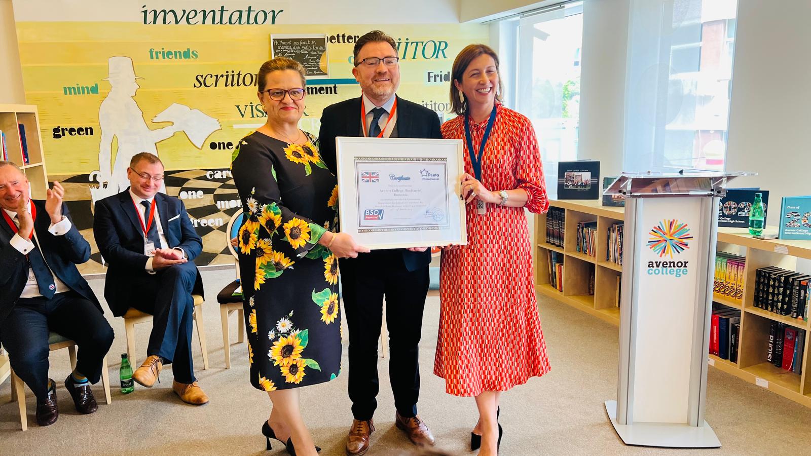 Centrului de Învățare UB i-a fost acordat certificatul pentru îndeplinirea standardelor educaționale internaționale la nivel OUTSTANDING